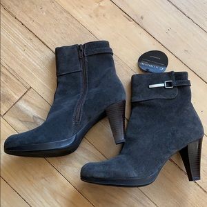La Canadienne Gray Ankle Boots